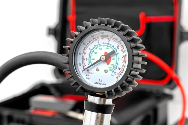 portable_twin_tube_air_compressor_gauge_face_-rs208_1.webp